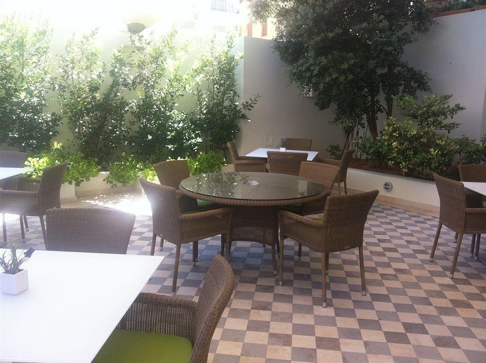 โรงแรมเอเทรียน Heraklion  ภายนอก รูปภาพ