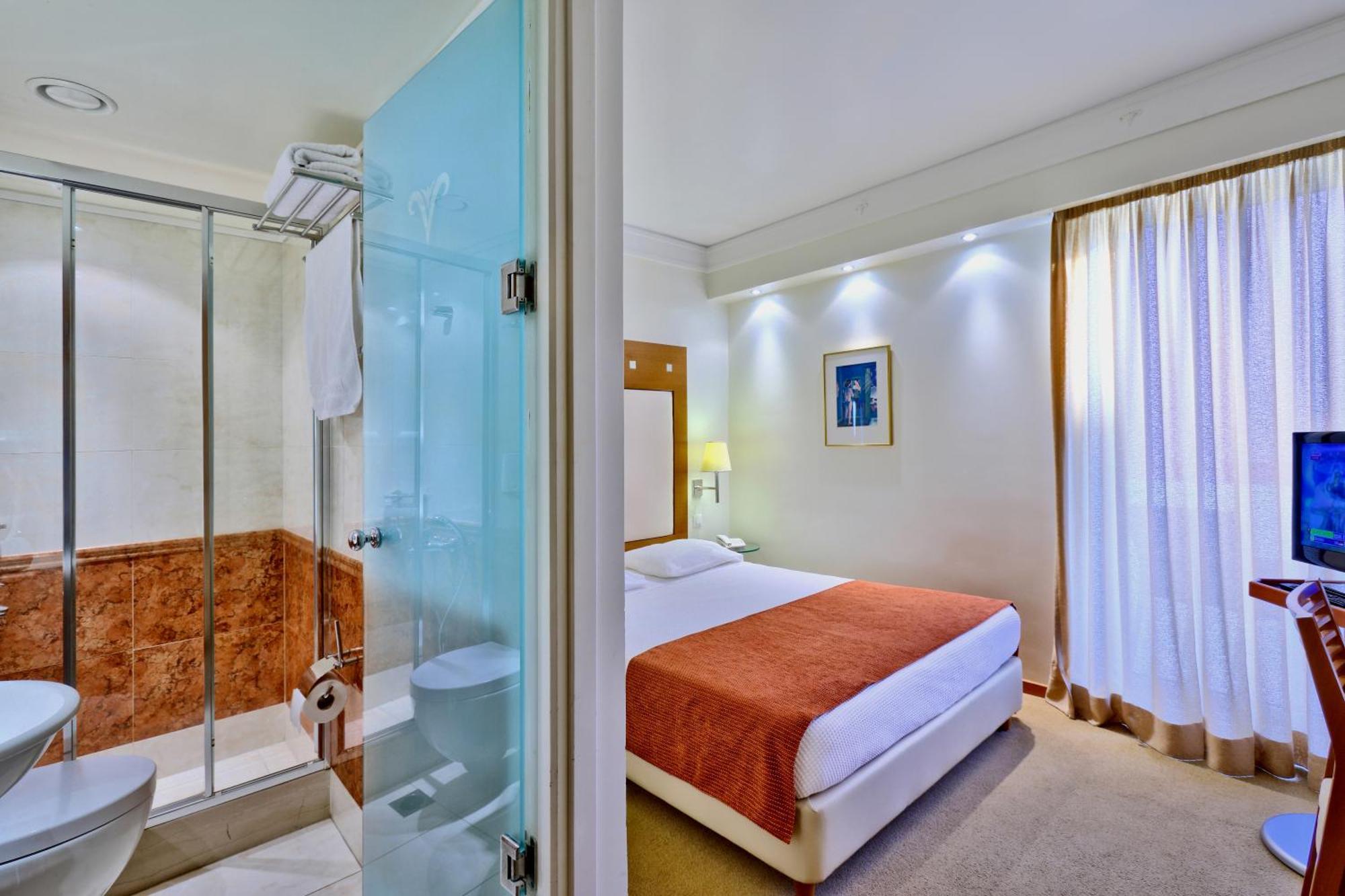 โรงแรมเอเทรียน Heraklion  ภายนอก รูปภาพ