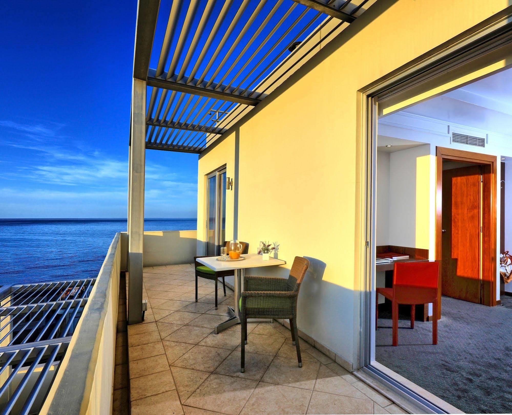 โรงแรมเอเทรียน Heraklion  ภายนอก รูปภาพ