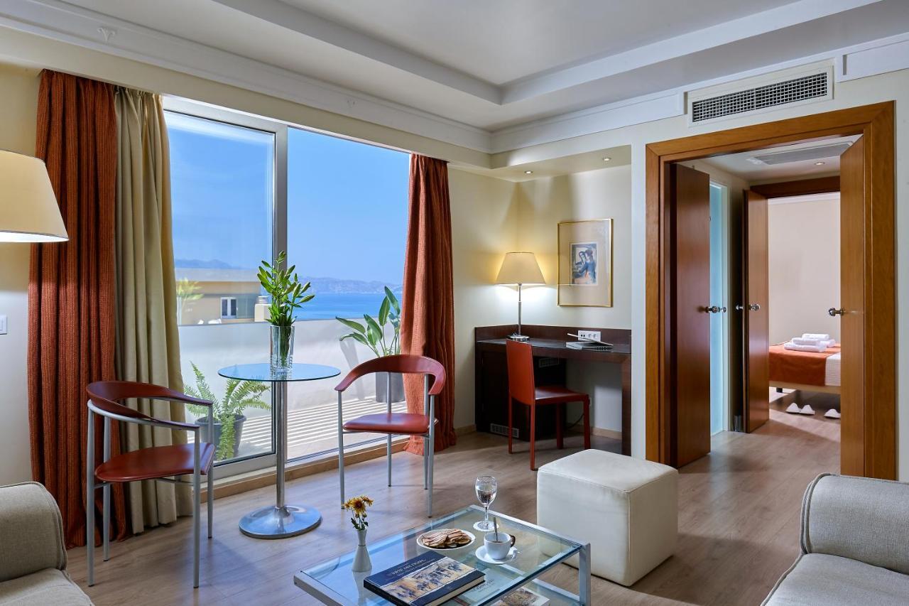 โรงแรมเอเทรียน Heraklion  ภายนอก รูปภาพ